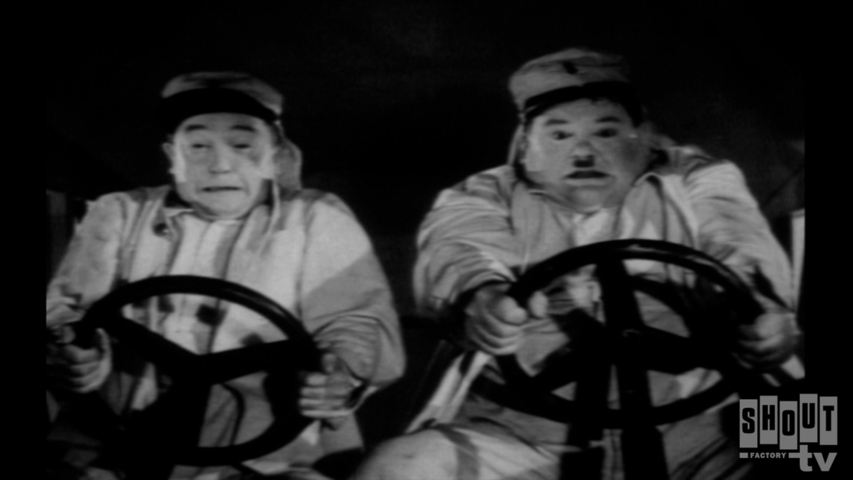The Laurel & Hardy Show: Flying Deuces