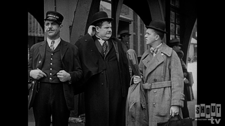 The Laurel & Hardy Show: Berth Marks