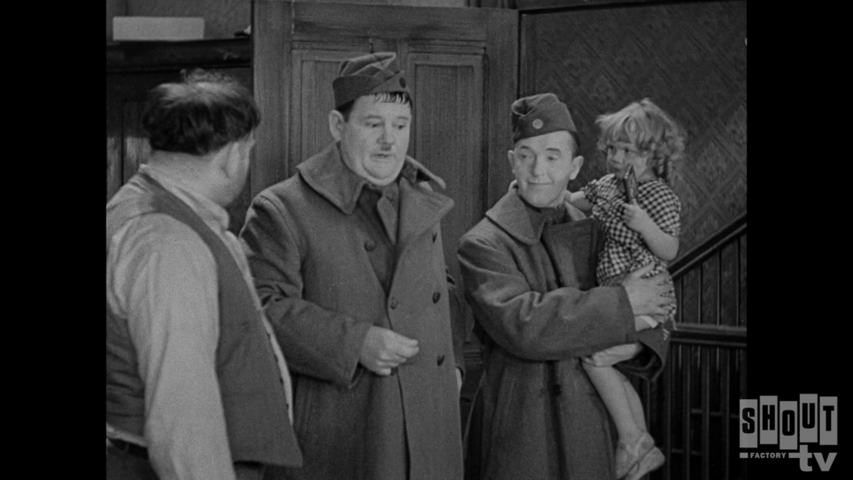 The Laurel & Hardy Show: Pack Up Your Troubles